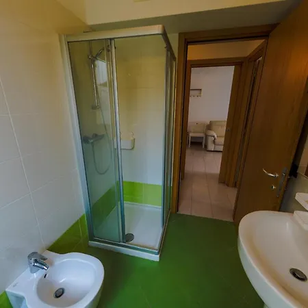 Sleeps 4 Pool דירה