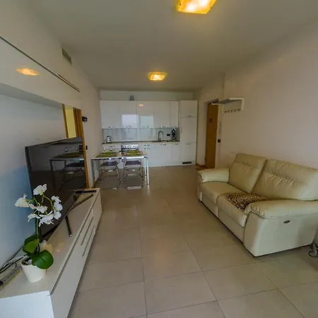 דירה Sleeps 4 Pool ארגגנו